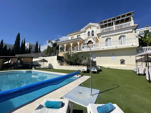 Property building, Day, Garden, Pool view, Swimming pool, sunbed