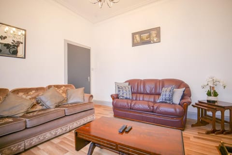 Communal lounge/ TV room, Living room