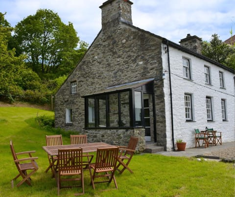 Property building, Garden, Dining area