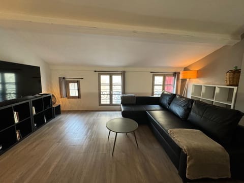 TV and multimedia, Seating area