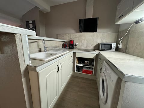 Kitchen or kitchenette, Lounge or bar