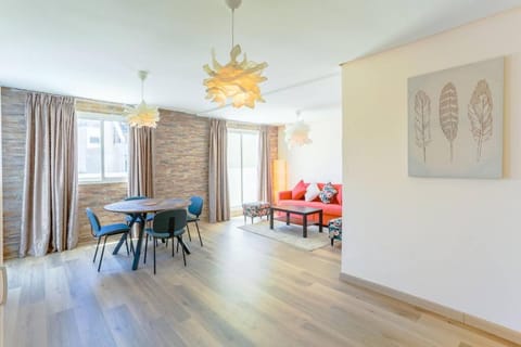 Living room, Seating area, Dining area