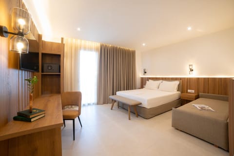 Bed, TV and multimedia, View (from property/room), Photo of the whole room, Decorative detail, Bedroom