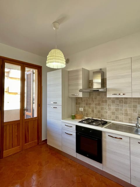 Kitchen or kitchenette, pet friendly, stove