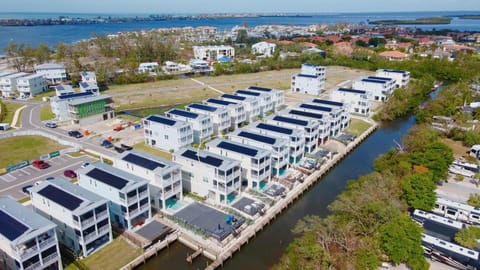 Coastal Escape at Hunter's Point House in Cortez