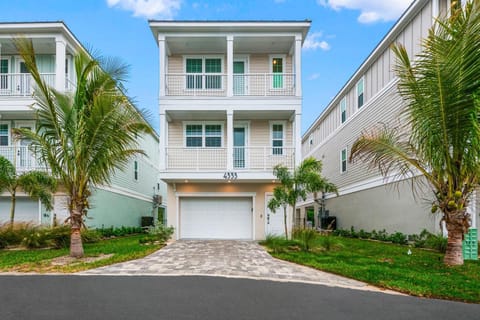 Coastal Escape at Hunter's Point House in Cortez