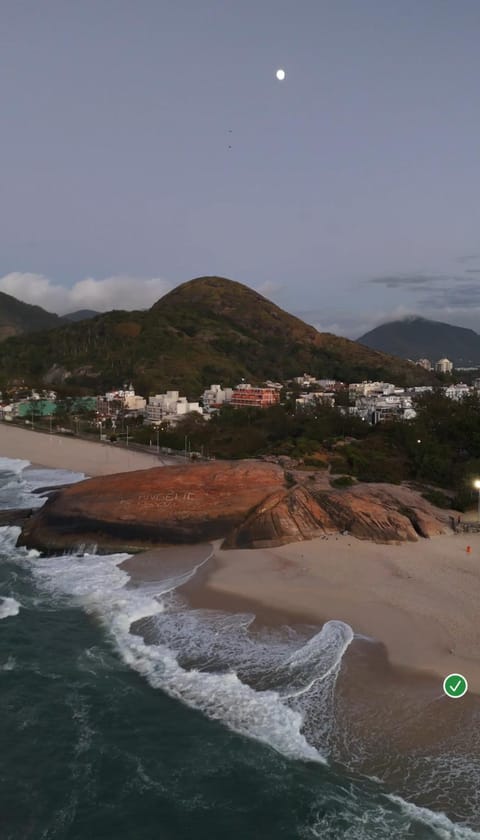 Cobertura com Piscina Aquecida ou Apartamento com Varanda Apartment in Rio de Janeiro