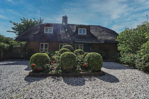 Haus-unter-Reet House in Nordfriesland