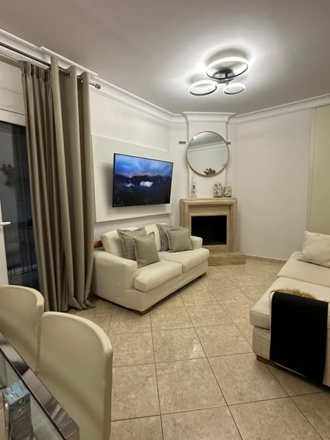 TV and multimedia, Seating area, flat iron