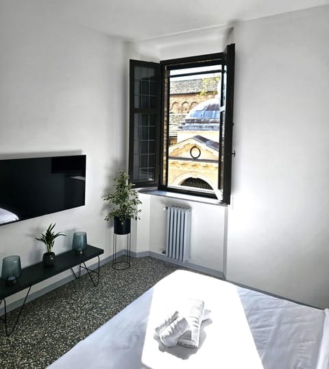 View (from property/room), Photo of the whole room, Bedroom, City view, Landmark view, air conditioner