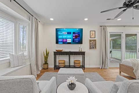 Serene 3BR Pet-Friendly Getaway Near Cartersville House in Alabama