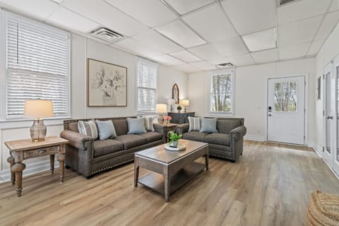 Serene 3BR Pet-Friendly Getaway Near Cartersville House in Alabama