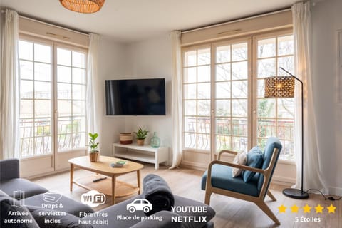 Communal lounge/ TV room, Living room, Seating area