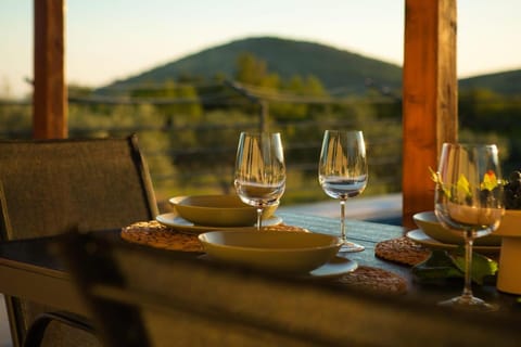 Natural landscape, Food and drinks, Dining area, Food, Mountain view