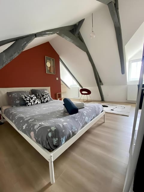 Bed, Photo of the whole room, Bedroom