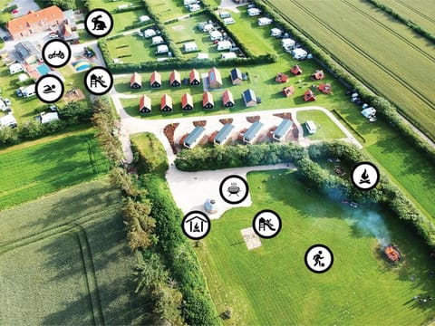 Activities, Bird's eye view, BBQ facilities, On site, Pets, Swimming pool, Sports