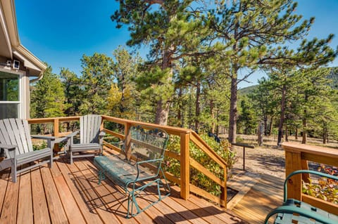 Quiet and Peaceful Home in Allenspark with Deck! House in Allenspark