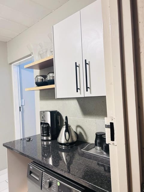 Coffee/tea facilities, Kitchen or kitchenette