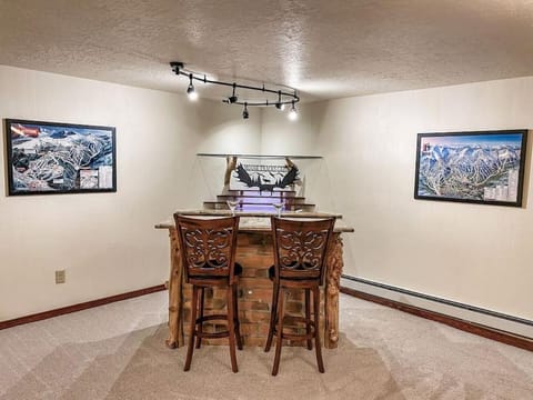 Spectacular Custom Log Cabin with Hot Tub, Epic Views, Fireplace - Moose Tracks Cabin Cabin in Park County