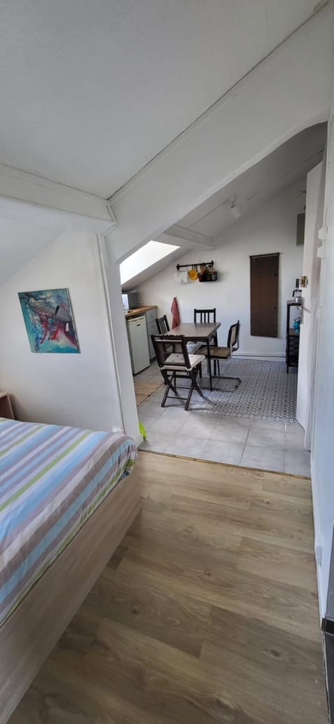 Cosy studio Clichy Levallois Apartment in Levallois-Perret