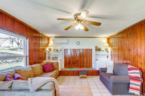 Arkansas Cabin with Deck Less Than 1 Mi to Norfork Lake Cabin in Norfork Lake