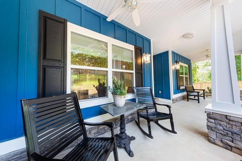 Luxury Lakefront Getaway Near Atlanta and Perfect for FIFA Visitors House in Stockbridge