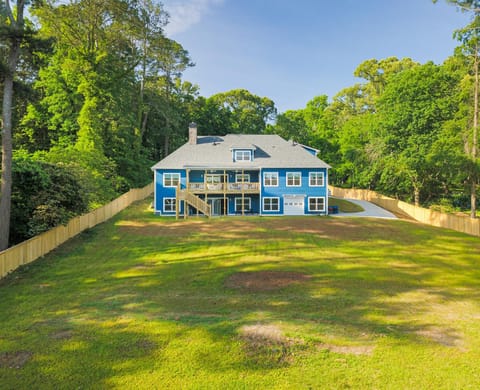 Luxury Lakefront Getaway Near Atlanta and Perfect for FIFA Visitors House in Stockbridge