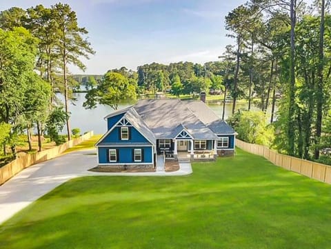 Luxury Lakefront Getaway Near Atlanta and Perfect for FIFA Visitors House in Stockbridge
