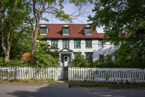 Property building, Day