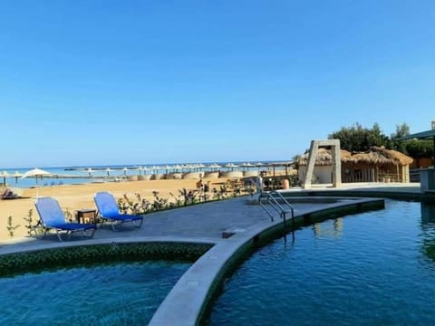 Day, Swimming pool, sunbed