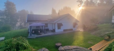 Property building, Day, Garden, Garden view, Sunrise