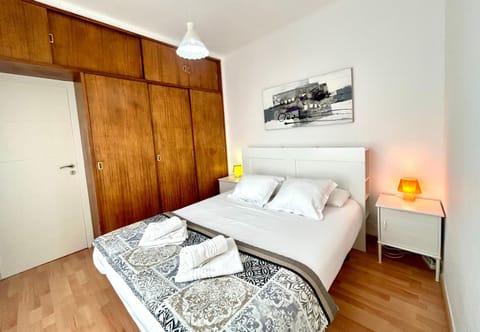Bed, Photo of the whole room, Bedroom, towels, wardrobe