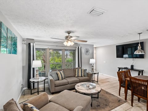 TV and multimedia, Living room, Seating area, Dining area, Garden view, furniture, air conditioner