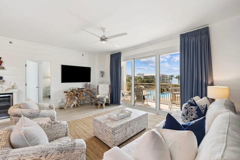 TV and multimedia, View (from property/room), Balcony/Terrace, Living room, Pool view