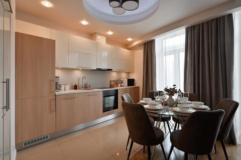 Dining area, kitchen