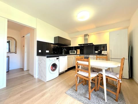 Appartement 3 chambres vue sur Annecy dans maison avec climatisation Apartment in Annecy