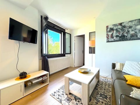 Appartement 3 chambres vue sur Annecy dans maison avec climatisation Apartment in Annecy