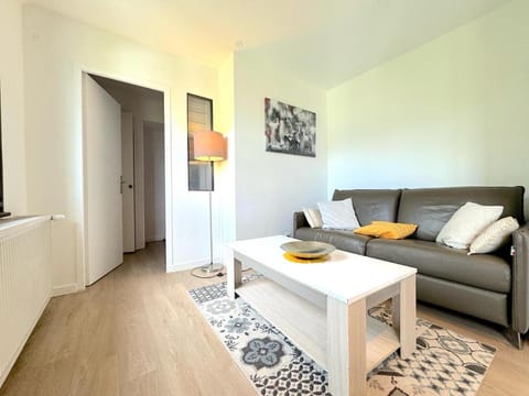 Appartement 3 chambres vue sur Annecy dans maison avec climatisation Apartment in Annecy