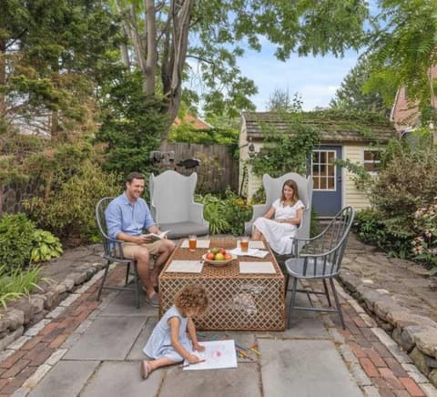Downtown Steps to Waterfront "The Garden" House in Newburyport