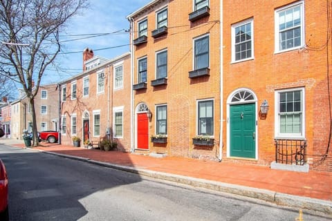 Heart of Downtown Newburyport Urban Loft Living House in Newburyport