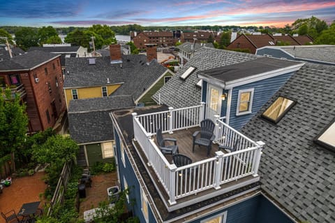 Steps to Downtown Rooftop Deck Flexible Temp Stay House in Newburyport