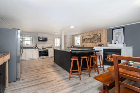 Game Room 10 Min to Trails House in Woodstock