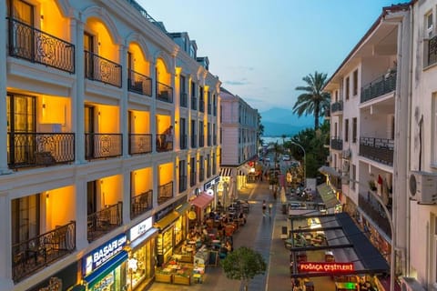 Property building, Neighbourhood, City view, Street view