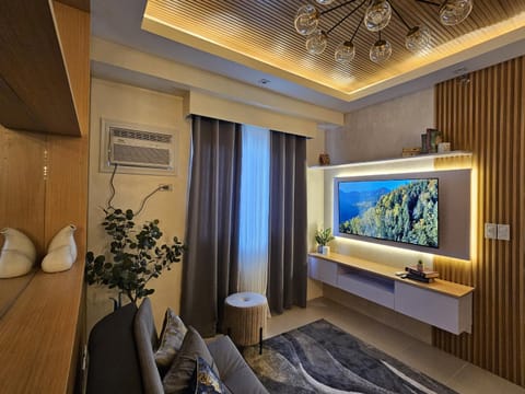 TV and multimedia, Living room, Seating area, Evening entertainment