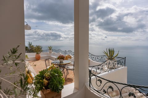 Natural landscape, View (from property/room), Balcony/Terrace, Seating area, Sea view