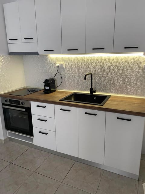 Kitchen or kitchenette, pet friendly, stove