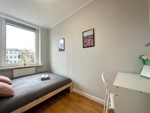 Bed, Photo of the whole room, hair dresser