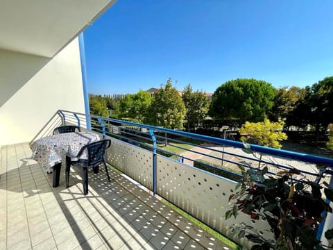 Balcony/Terrace, furniture