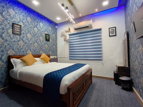 Bed, TV and multimedia, Photo of the whole room, Bedroom, air conditioner