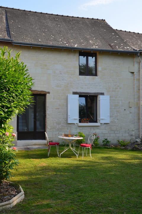Chambre Pantagruel Le dolmen Bed and Breakfast in Centre-Val de Loire
